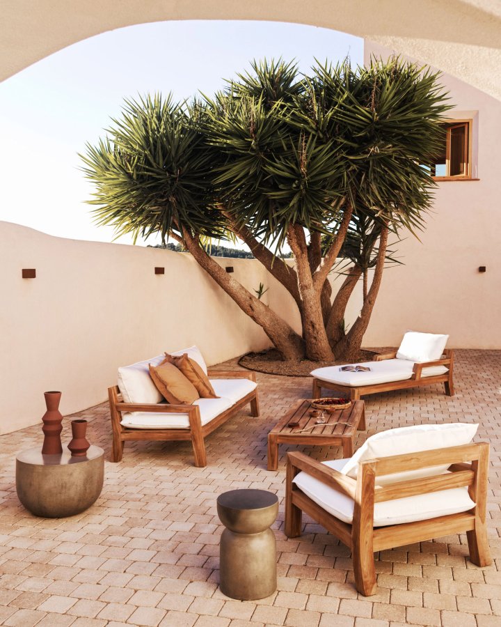 KAVE HOME Forcanera stol, m. hvit pute - brun teak