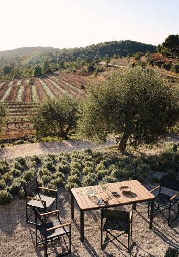 KAVE HOME Llado hagestol, sammenleggbar - naturlig teak og sort stoff/aluminium