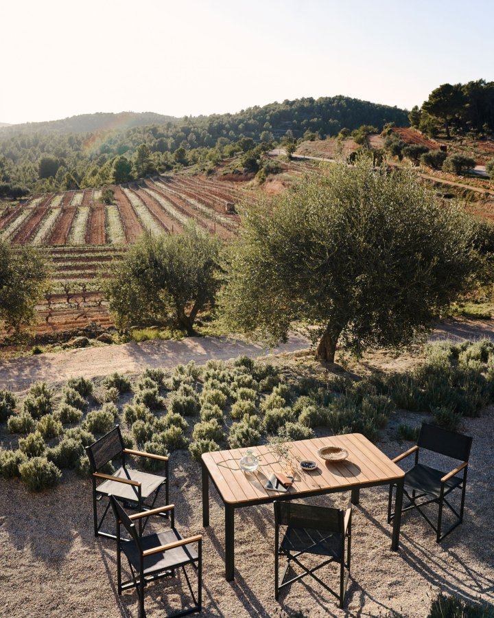 KAVE HOME Llado hagestol, sammenleggbar - naturlig teak og sort stoff/aluminium