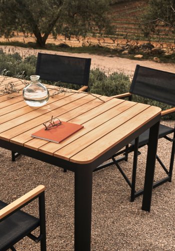 KAVE HOME Bona hagebord, rektangulrt - naturlig teak og sort aluminium (160x90)