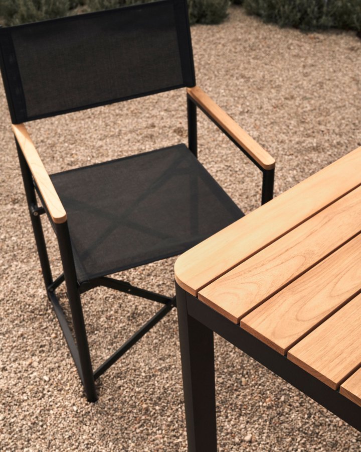 KAVE HOME Llado hagestol, sammenleggbar - naturlig teak og sort stoff/aluminium