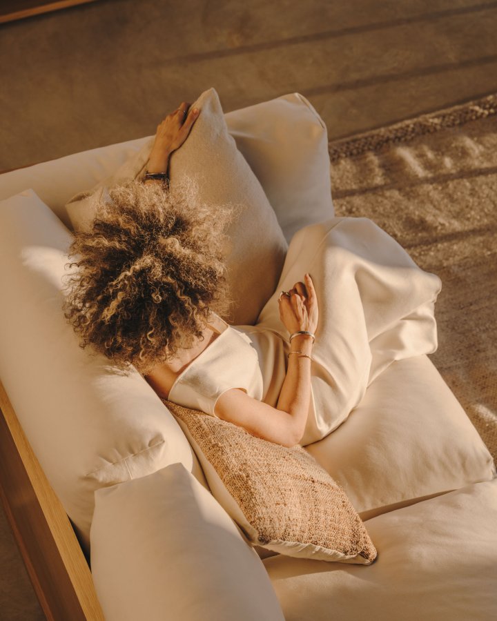 KAVE HOME Oaq 3-seters sofa - beige stoff (225cm)