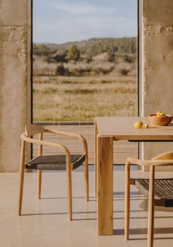 KAVE HOME Glynis lenestol - mrk gr/naturlig polyester/eukalyptus tre, med armlener