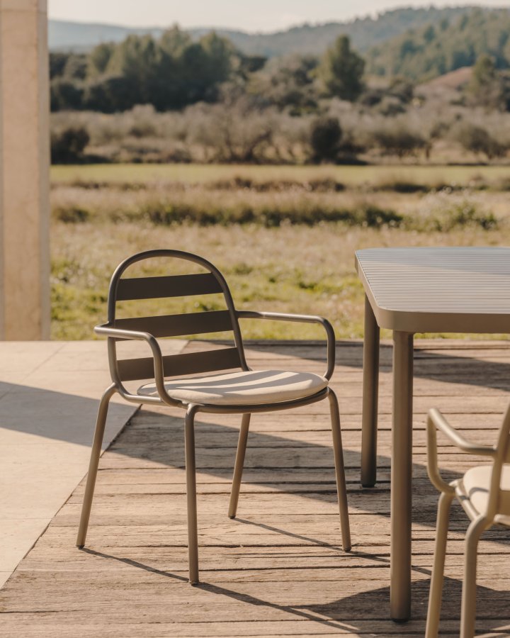 KAVE HOME Joncols hagestol, med armlener - grnn aluminium