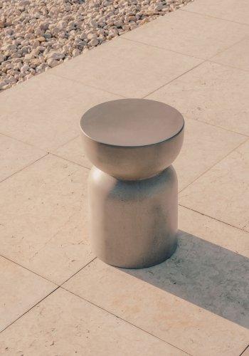 KAVE HOME Garbet sidebord, for innvendig og utvendig, rund - gr fibersement (32)