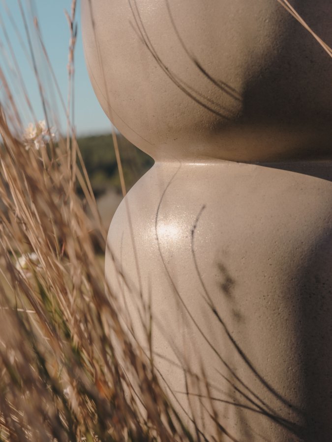 KAVE HOME Garbet sidebord, for innvendig og utvendig, rund - gr fibersement (32)