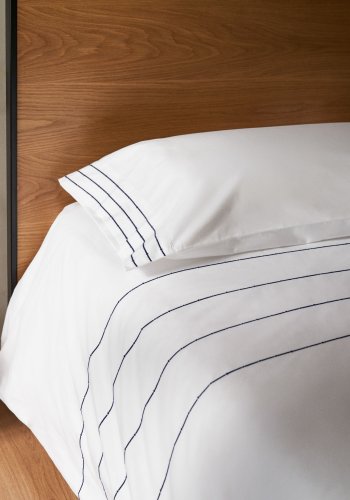 KAVE HOME Taiana sengeramme, med sengegavl og lameller - naturlig eikefiner (90x190)