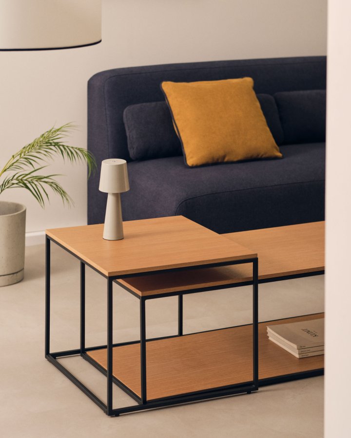 KAVE HOME Yoana sofabord, m. 1 nederste hylle - naturlig eikefiner og hvitt jern (sett med 2)