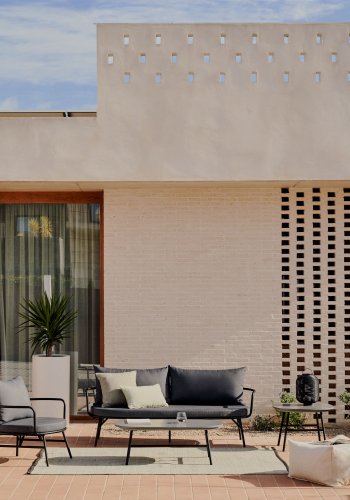 KAVE HOME Bramant lenestol, med armlener og stoffputer - sort stl