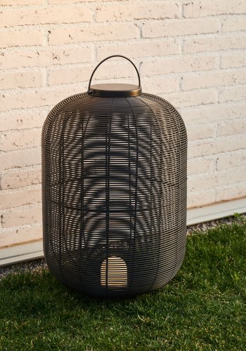 KAVE HOME Saranella stor brbar bordlampe, oppladbar m. USB-kabel, rund - svart polyrattan og metall