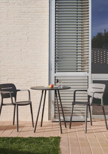 KAVE HOME Morella hagestol, med armlener - gr plast