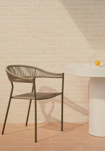 KAVE HOME Futadera hagestol, med armlener - grnn syntetisk flettet og grnt stl