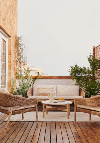 KAVE HOME Pola utendrs 2-personers sofa og 2 lenestoler - naturlig syntetisk flettet/eukalyptustre (sett med 3)