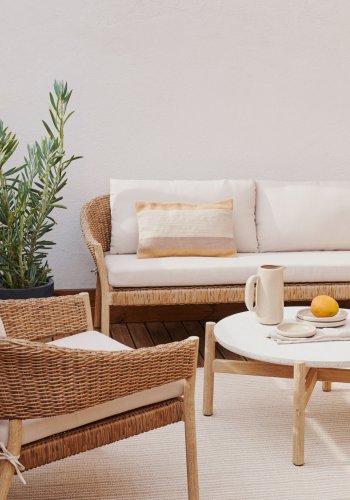 KAVE HOME Pola utendrs 2-personers sofa og 2 lenestoler - naturlig syntetisk flettet/eukalyptustre (sett med 3)