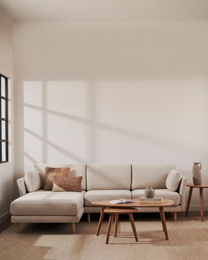 KAVE HOME Gilma 3-manns sofa, med hyre/venstre sjeselong - perlemor-chenille og naturlige ben (260cm)