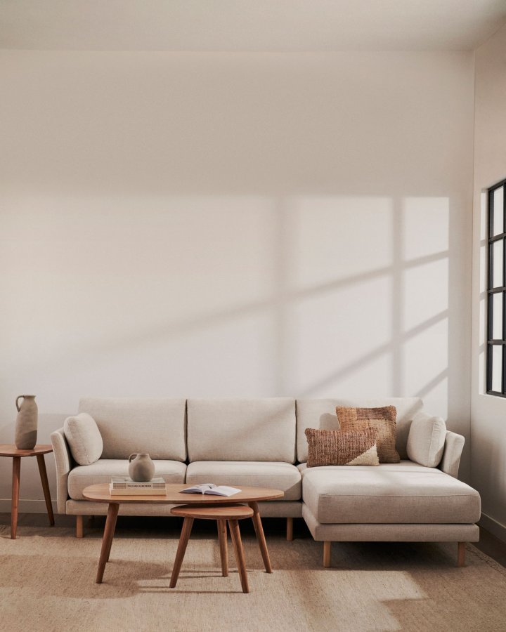 KAVE HOME Gilma 3-manns sofa, med hyre/venstre sjeselong - perlemor-chenille og naturlige ben (260cm)