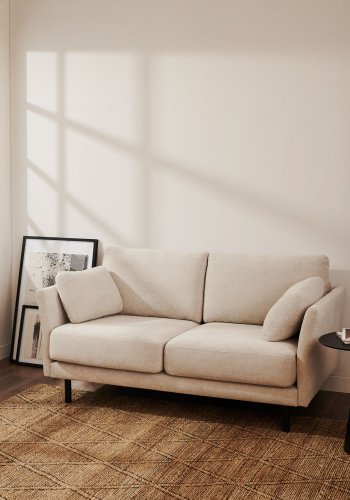 KAVE HOME Gilma 2-manns sofa - perlemor chenille og sort tre