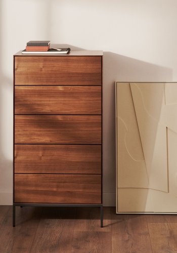 KAVE HOME Vedrana kommode, m. 5 skuffer - brun valnttfiner og sort stl