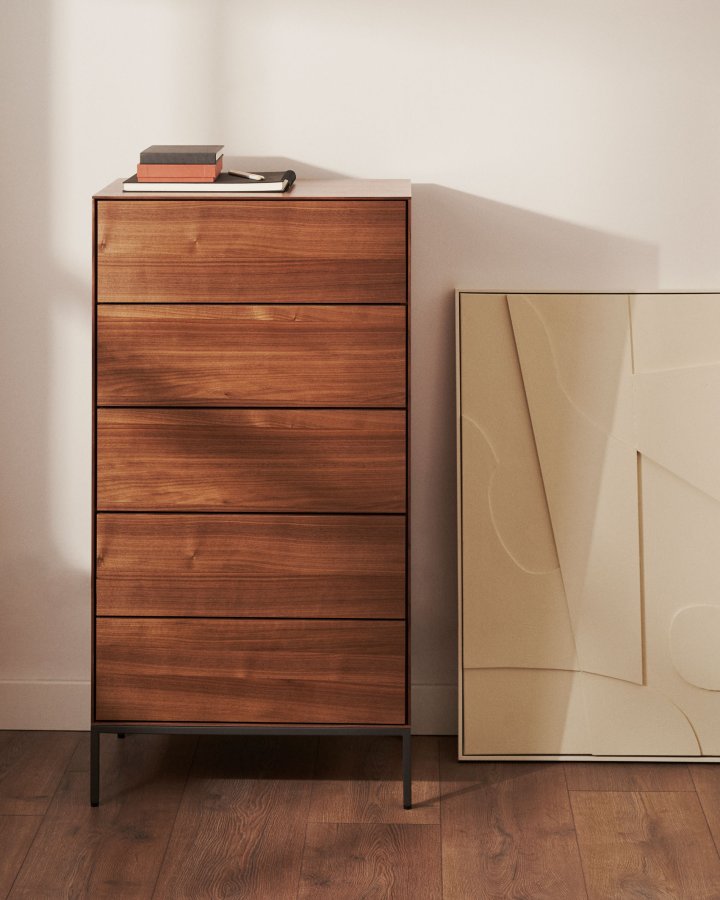 KAVE HOME Vedrana kommode, m. 5 skuffer - brun valnttfiner og sort stl