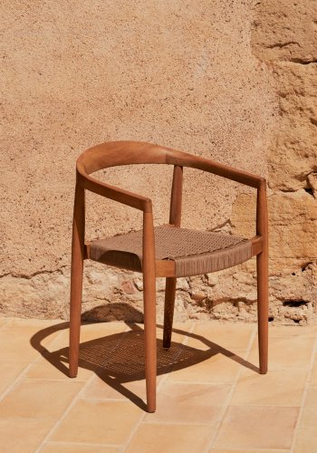 KAVE HOME Ydalia hagestol, m armlener, stabelbar - beige tau og brun teak