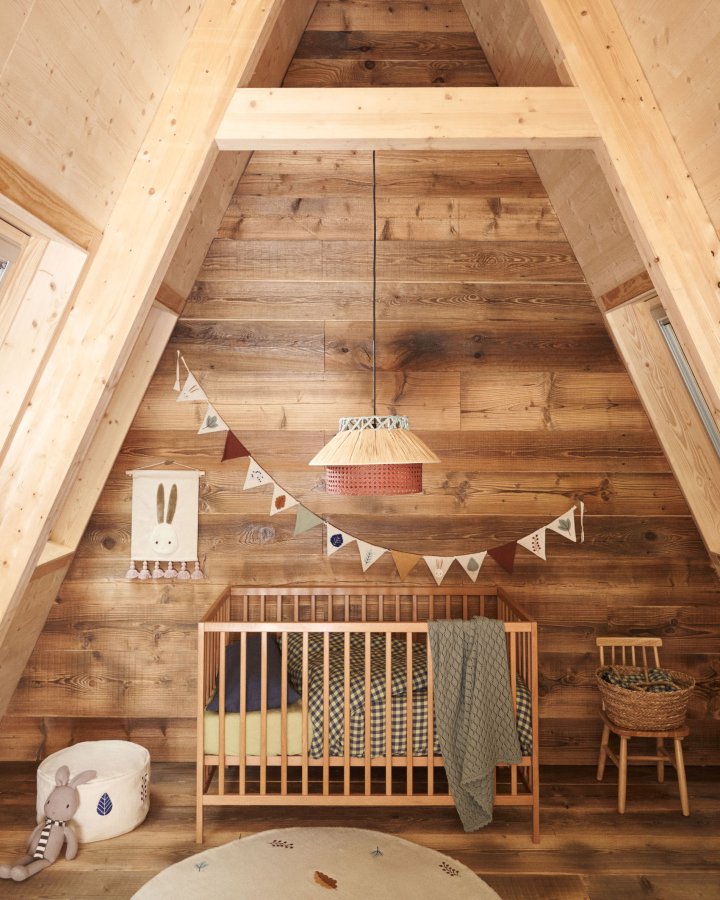 KAVE HOME Shantal sprinkelseng i heltre ask i naturlig utfrelse, 60 x 120 cm