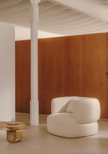 KAVE HOME Martina svingstol, med armlener og pute - off-white bouclé