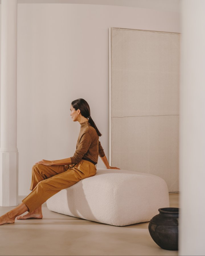 KAVE HOME Maha hvit veggteppe med horisontal linje 110 x 220 cm