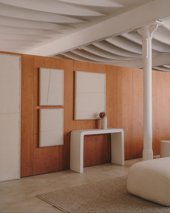 KAVE HOME Maha hvit veggteppe med vertikal linje 52 x 72 cm