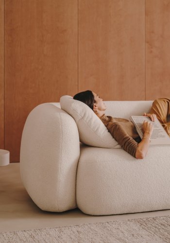 KAVE HOME Martina 3-seters sofa - off-white bouclé (246cm)