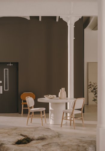 KAVE HOME Helda spisestuestol - grnn chenille og naturlig eik