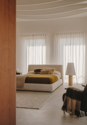 KAVE HOME Martina sengeramme, med sengegavl - off-white bouclé avtagbart trekk (180x200)