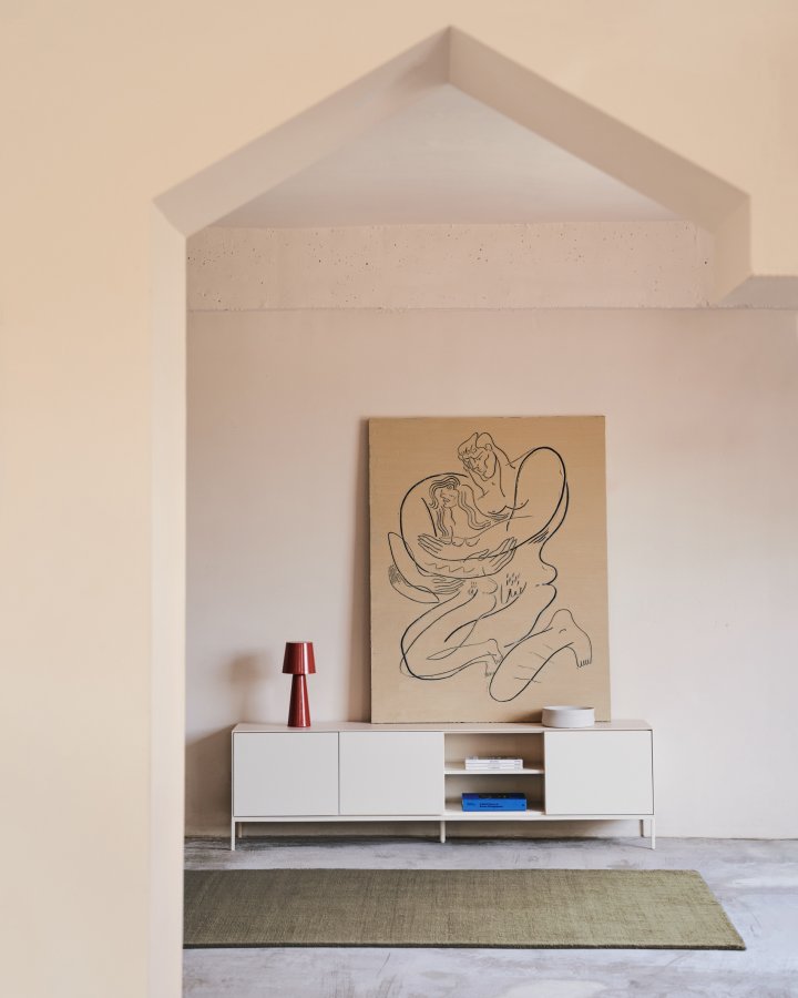 KAVE HOME Vedrana TV-bord, m. 3 drer og hylle - hvit MDF og stl (195x40)