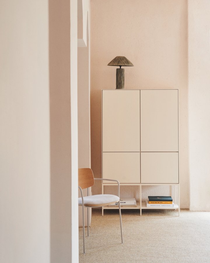 KAVE HOME Vedrana hy skjenk, m. 4 drer - hvit MDF og stl (97,5x40)