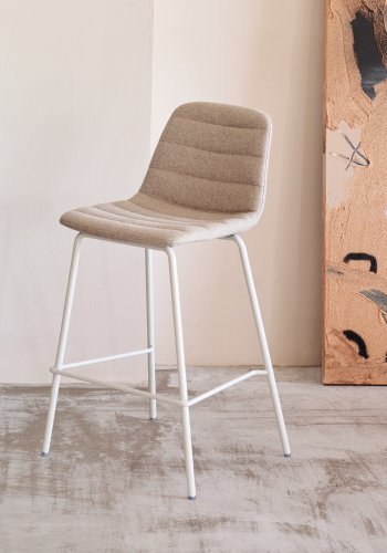 KAVE HOME Zunilda barkrakk, med ryggsttte og fotsttte - beige chenille og matt hvitt stl (H:65cm)