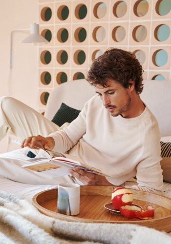 KAVE HOME Octavia nattbord, med oppbevaringsplass og brettbordplate - brun ask kryssfiner (55)