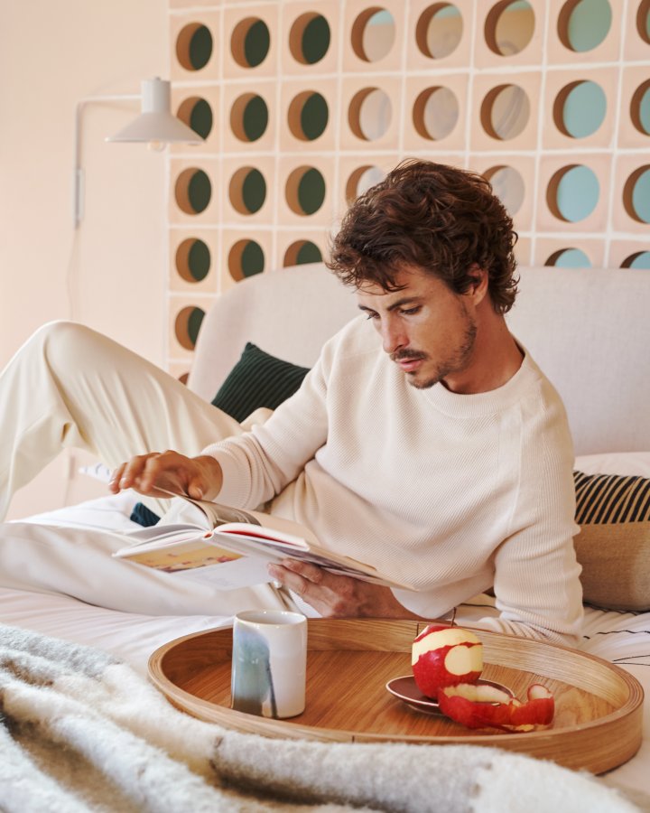 KAVE HOME Octavia nattbord, med oppbevaringsplass og brettbordplate - brun ask kryssfiner (55)