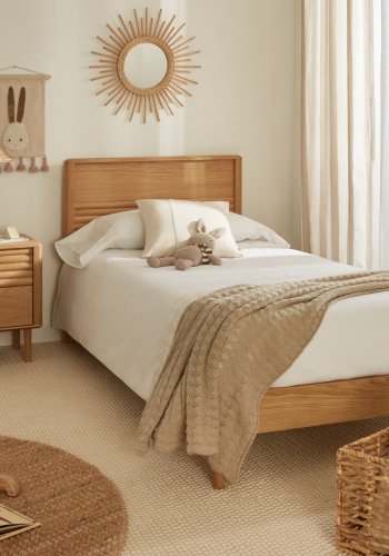 KAVE HOME Lenon sengeramme, med sengegavl og lameller - naturlig eik og eikefiner (90x200)