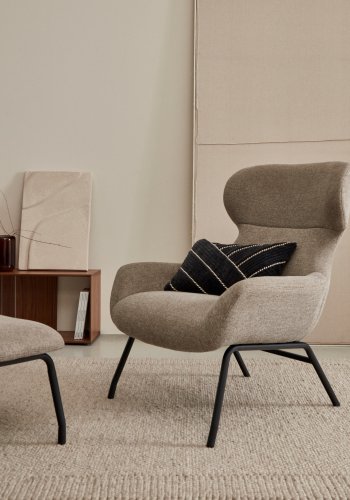 KAVE HOME Belina lenestol, med armlener - lysebrun chenille og sort stl