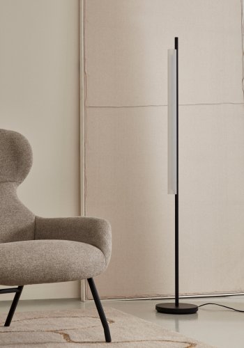 KAVE HOME Vauxall gulvlampe - metall og frostet glass