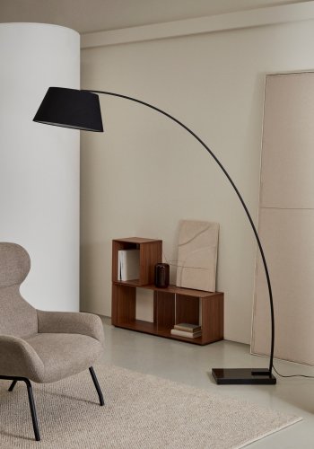 KAVE HOME Chop gulvlampe - sort metall/marmor/stoff 