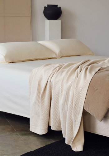 KAVE HOME Ofelia sengebunn - beige avtagbart trekk og bketre (for en 150x190cm madrass)