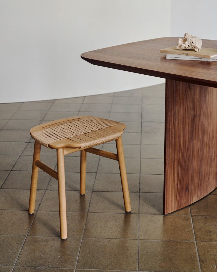 KAVE HOME Enit krakk - beige papirsnor og naturlig eik (H:43)