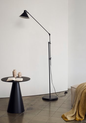 KAVE HOME Odine gulvlampe - svart metall