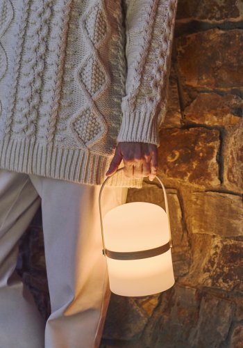 KAVE HOME rund Janvir LED bordlampe - hvit plast og naturlig tre