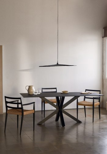 KAVE HOME Argo bord med svart glass og svarte stlben 180 x 190 cm