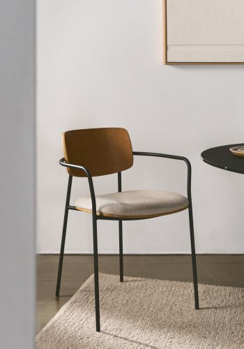 KAVE HOME Maureen spisebordsstol, m. armln - natur egetrsfiner, stof og sort metal