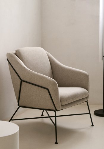 KAVE HOME Brida lenestol, med armlener - beige stoff og sort stl