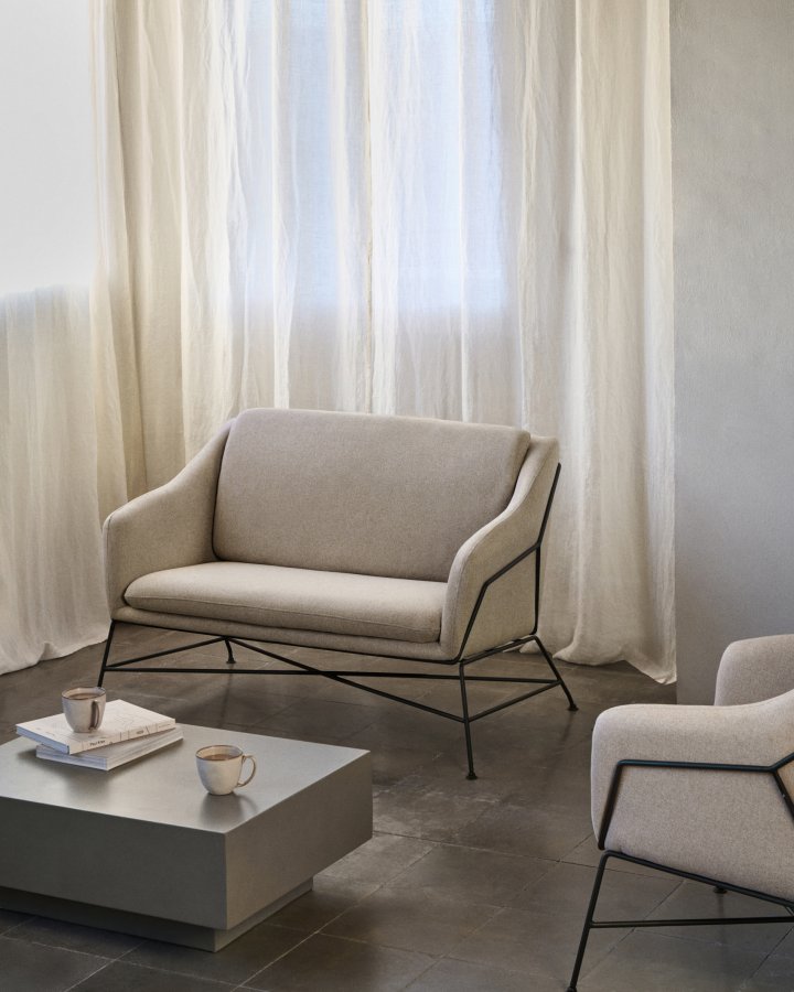 KAVE HOME Brida 2-manns sofa - beige stoff og sort stl