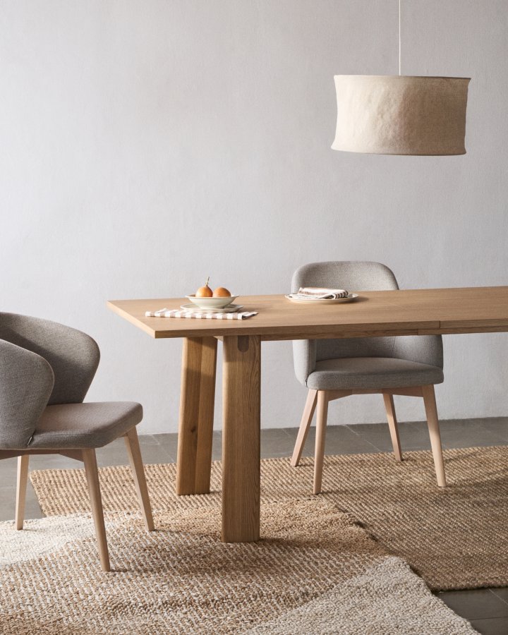 KAVE HOME Nelida spisebordsstol, med armlener - brun chenille og naturlig bketre