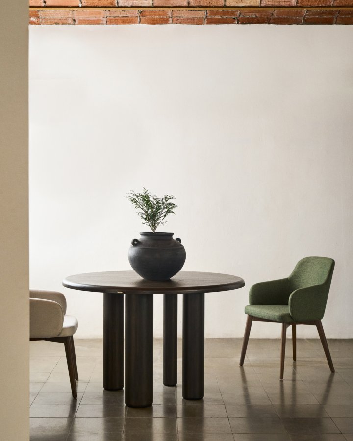 KAVE HOME Nelida spisebordstol, m. armlener - grnn chenille og valnttfinish bketre